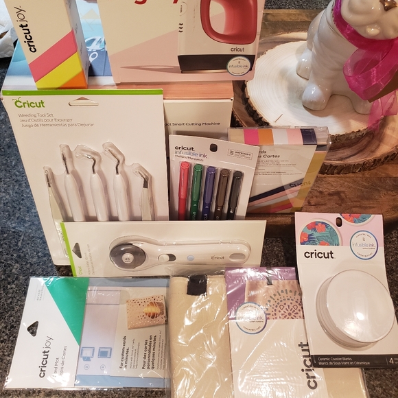 Cricut Joy Big Bundle with Mini press - Picture 2 of 2